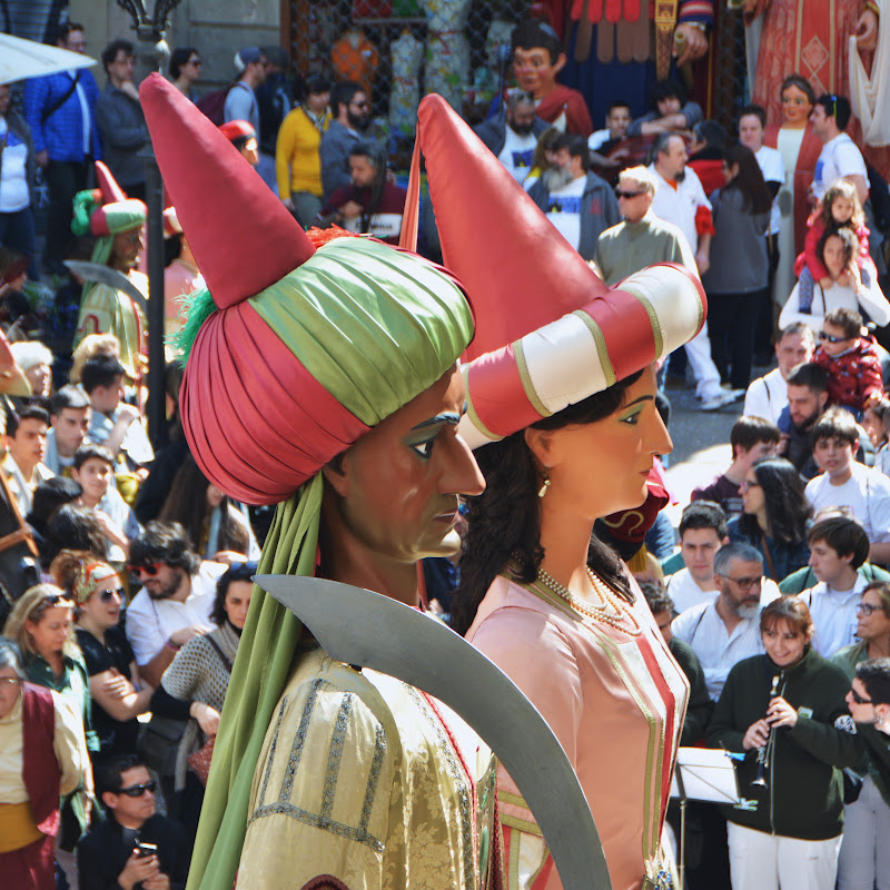 Els Gegants Del Pi (Barcelona)
