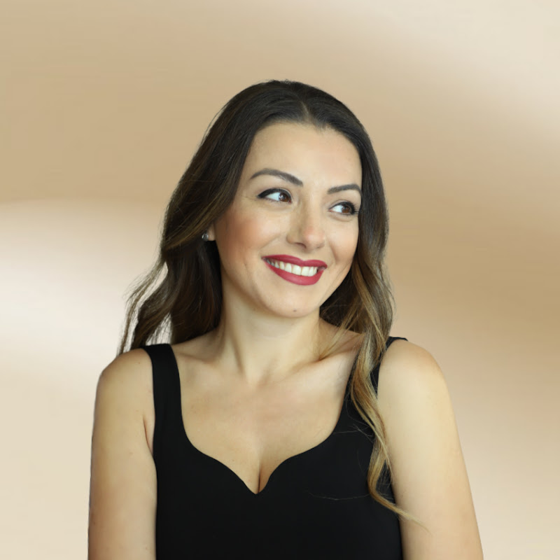 Doç Dr Ezgi Özkur / Dermatolog