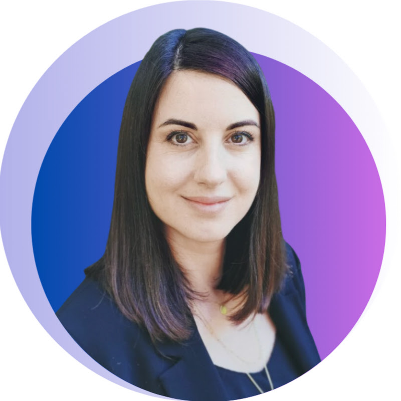 Julia Decugis I Psychologue TCC I Podcastrice & Auteure
