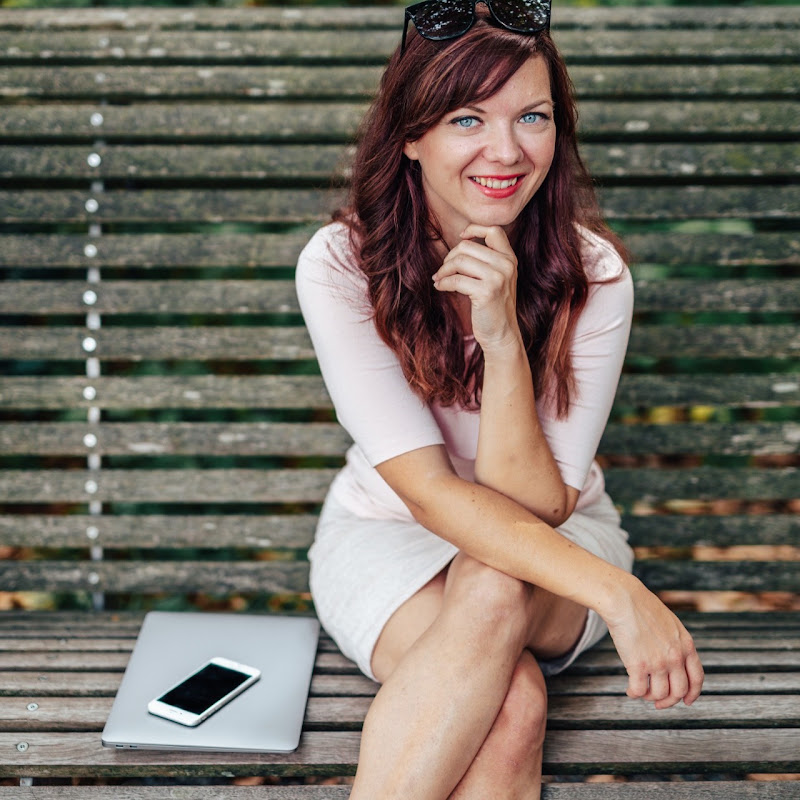 Simona | Straight Ahead Social