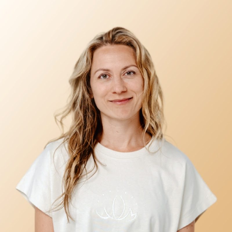 Michaela Krauss L Retreats • Onlineyoga