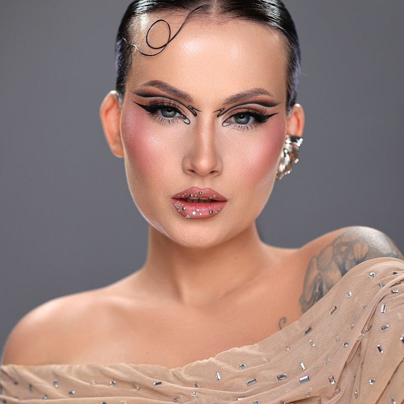 Anna Titova | Makeup Artist & Beauty Creator