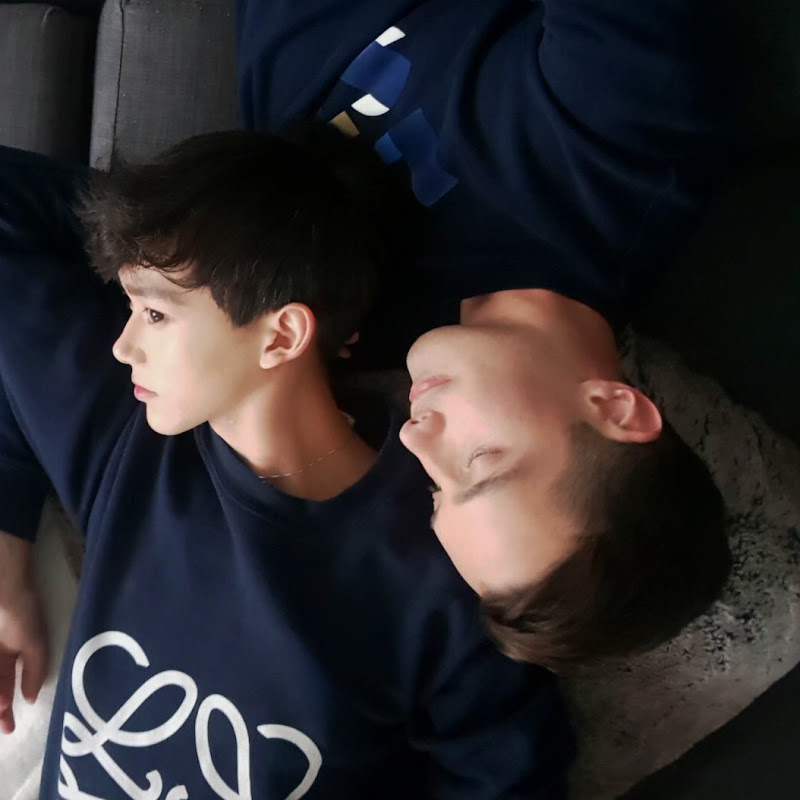 Max & Yos